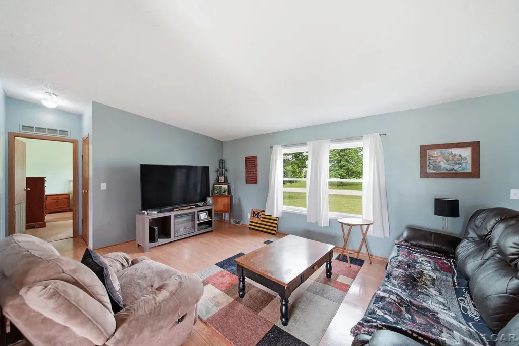 786 Brookview Drive Hudson City MI 49221