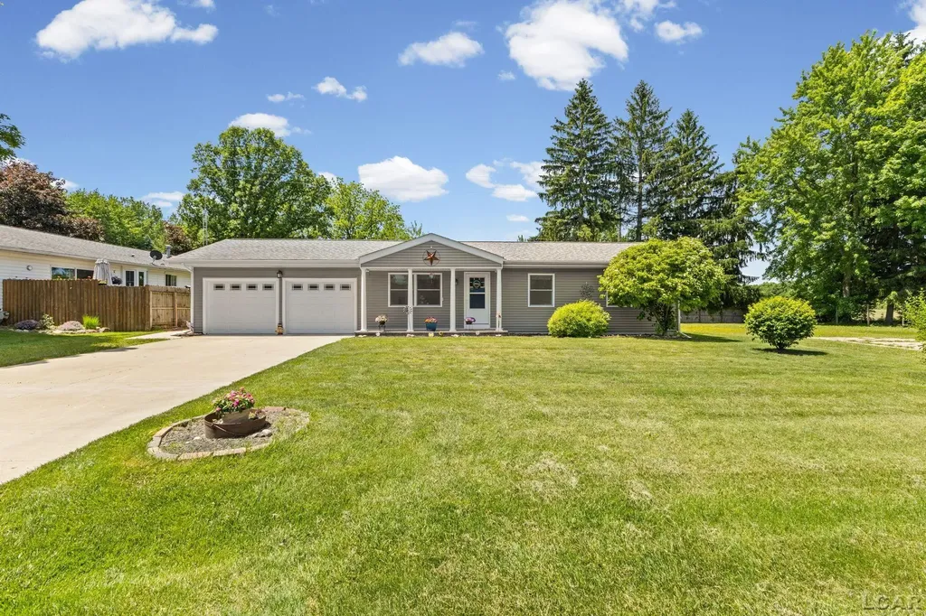 224 Kingsberry Court Blissfield Village MI 49228
