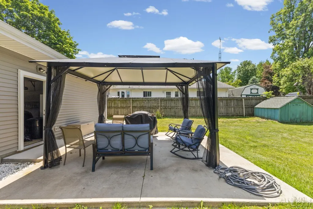 224 Kingsberry Court Blissfield Village MI 49228
