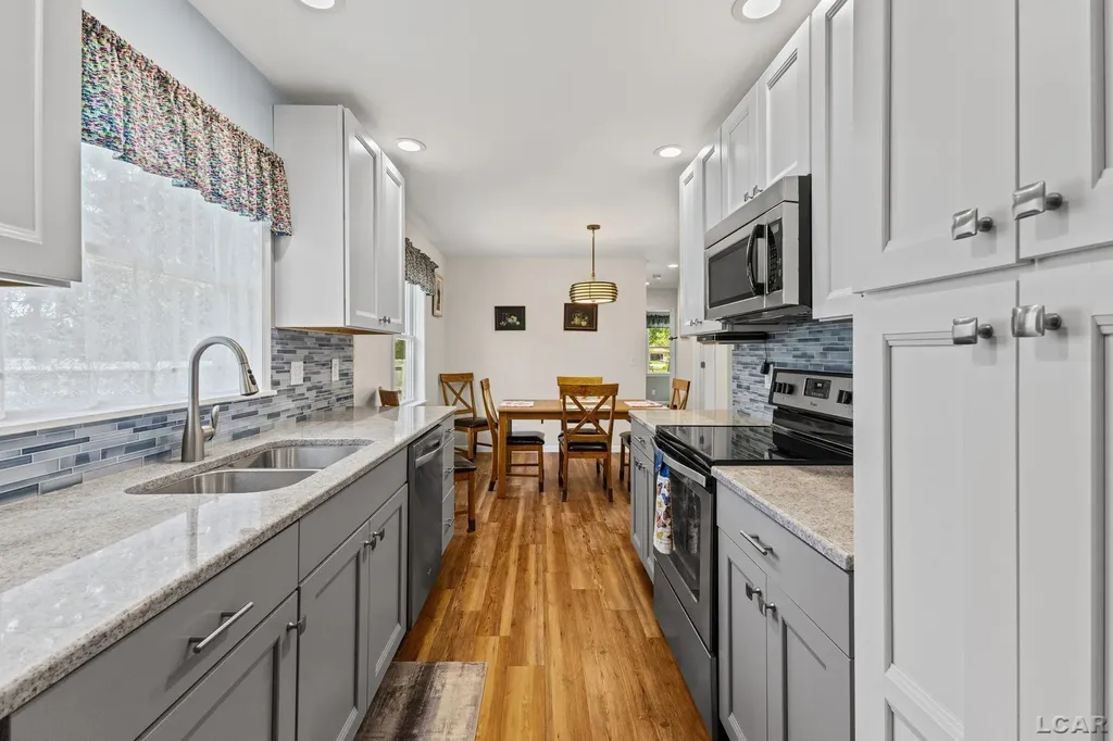 224 Kingsberry Court Blissfield Village MI 49228