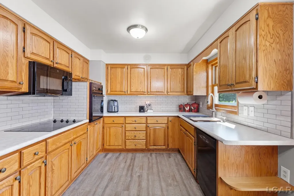 1462 Sand Creek Highway Madison Charter Township MI 49221
