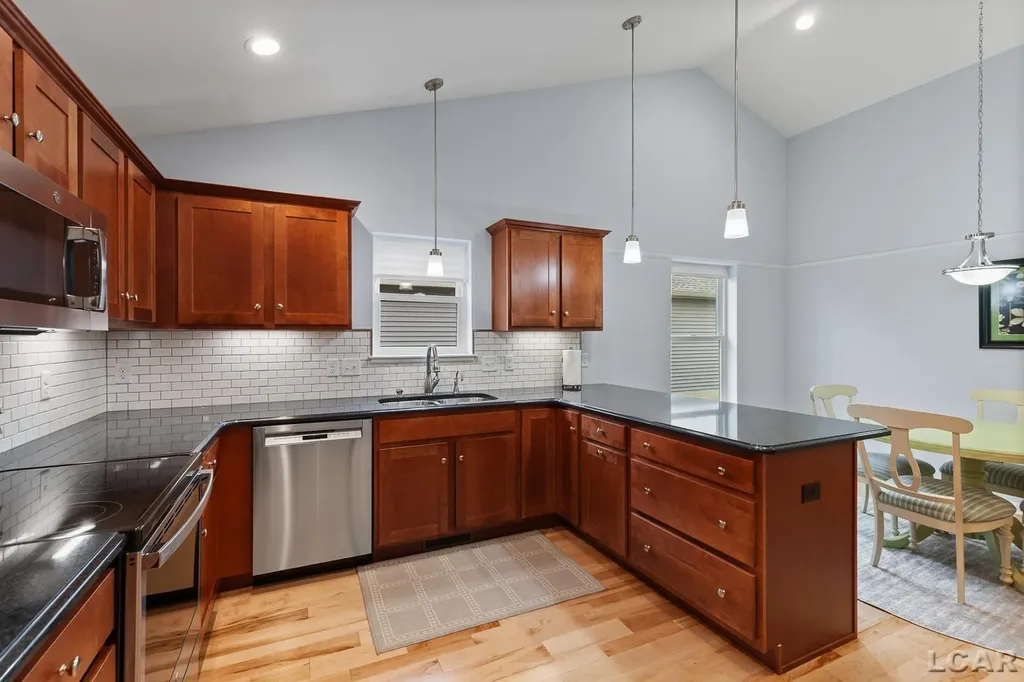 587 Ridge Lane Tecumseh City MI 49286