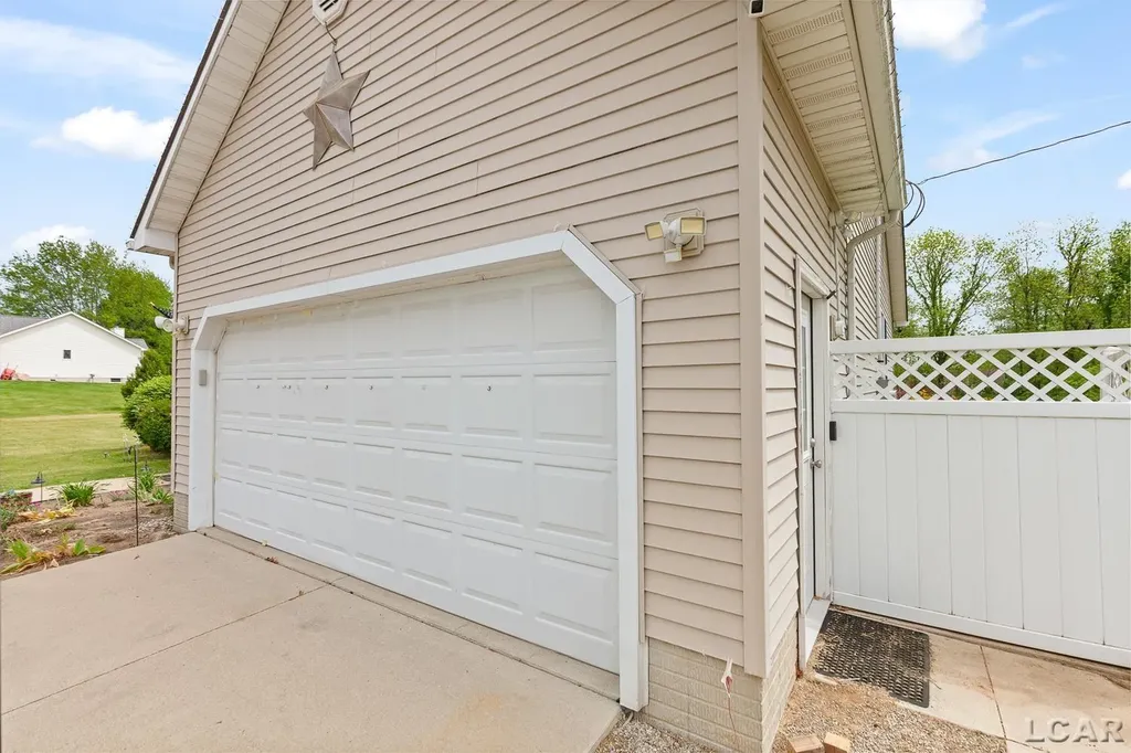 6483 Pocklington Road Raisin Township MI 49229