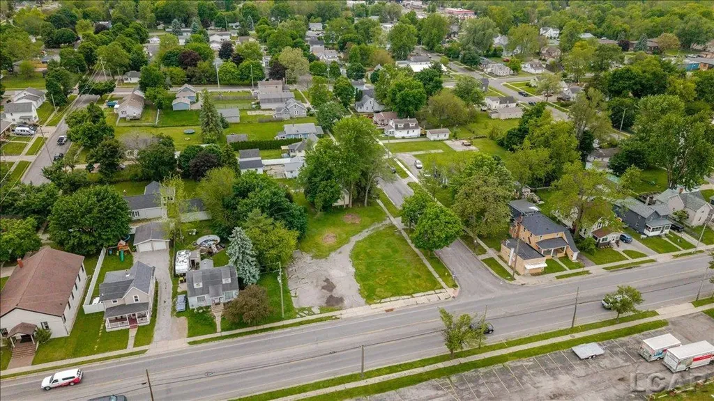 319 W Beecher Street Adrian City MI 49221