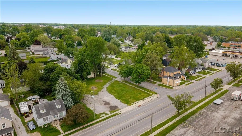 319 W Beecher Street Adrian City MI 49221