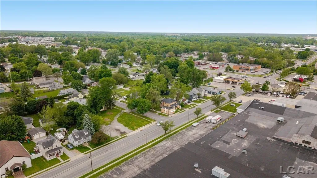 319 W Beecher Street Adrian City MI 49221