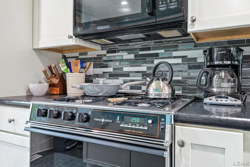 2128 Glenwood Court Norvell Township MI 49230