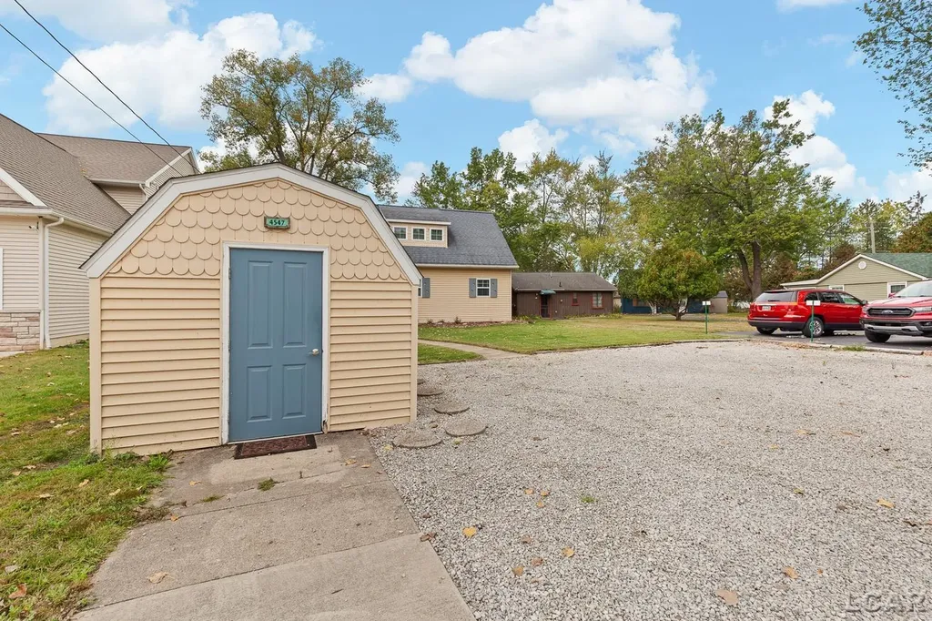 4547 Round Lake Highway Woodstock Township MI 49253