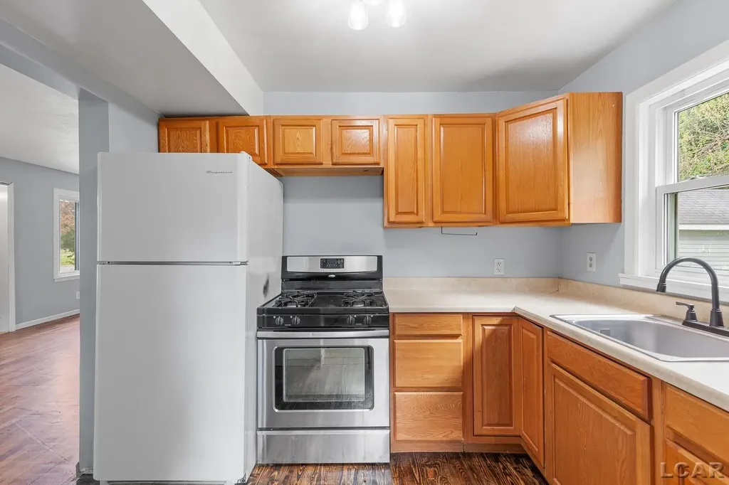 431 Oden Way Adrian City MI 49221