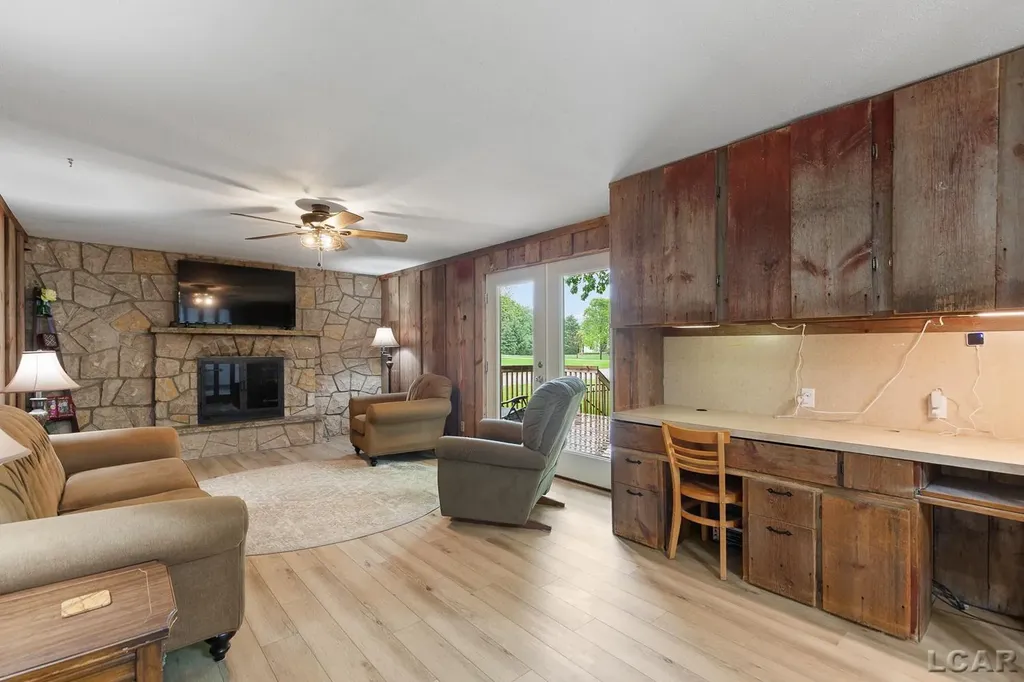 1113 Glendale Avenue Adrian City MI 49221