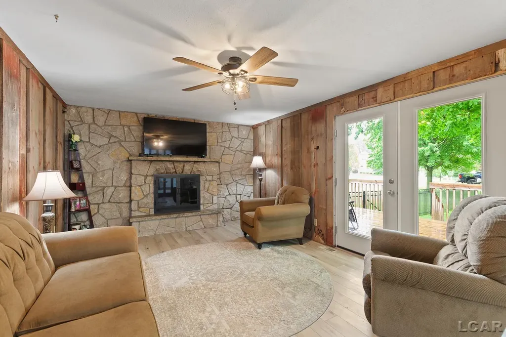 1113 Glendale Avenue Adrian City MI 49221