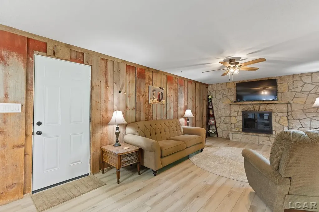 1113 Glendale Avenue Adrian City MI 49221