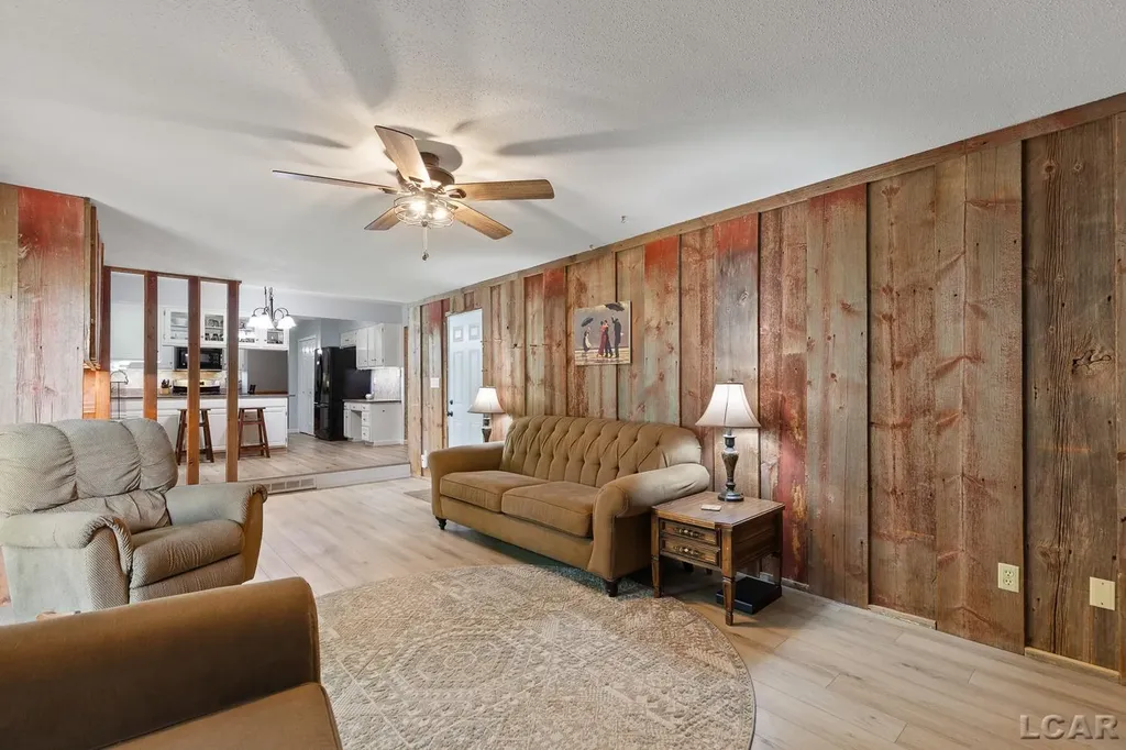 1113 Glendale Avenue Adrian City MI 49221