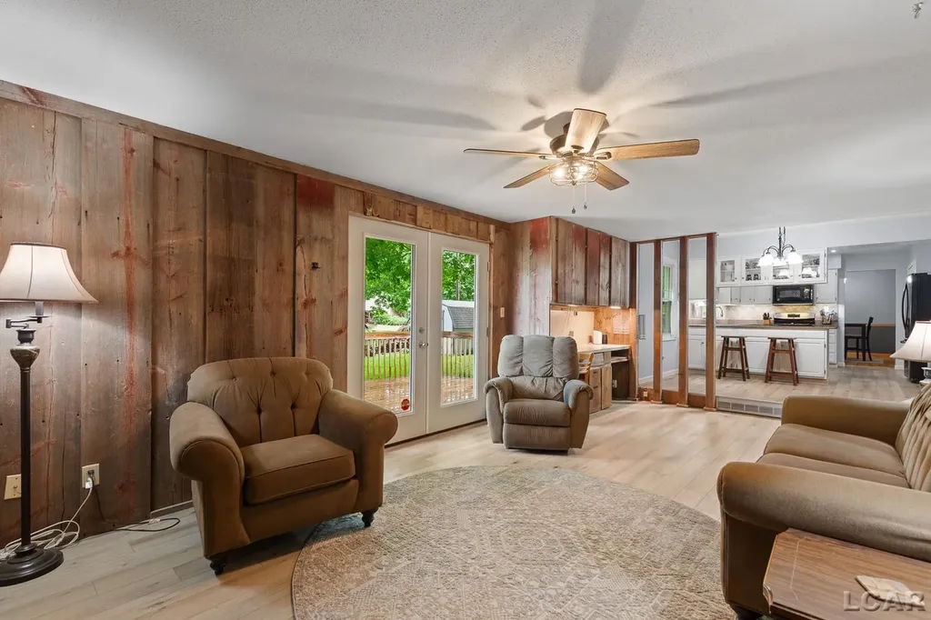1113 Glendale Avenue Adrian City MI 49221