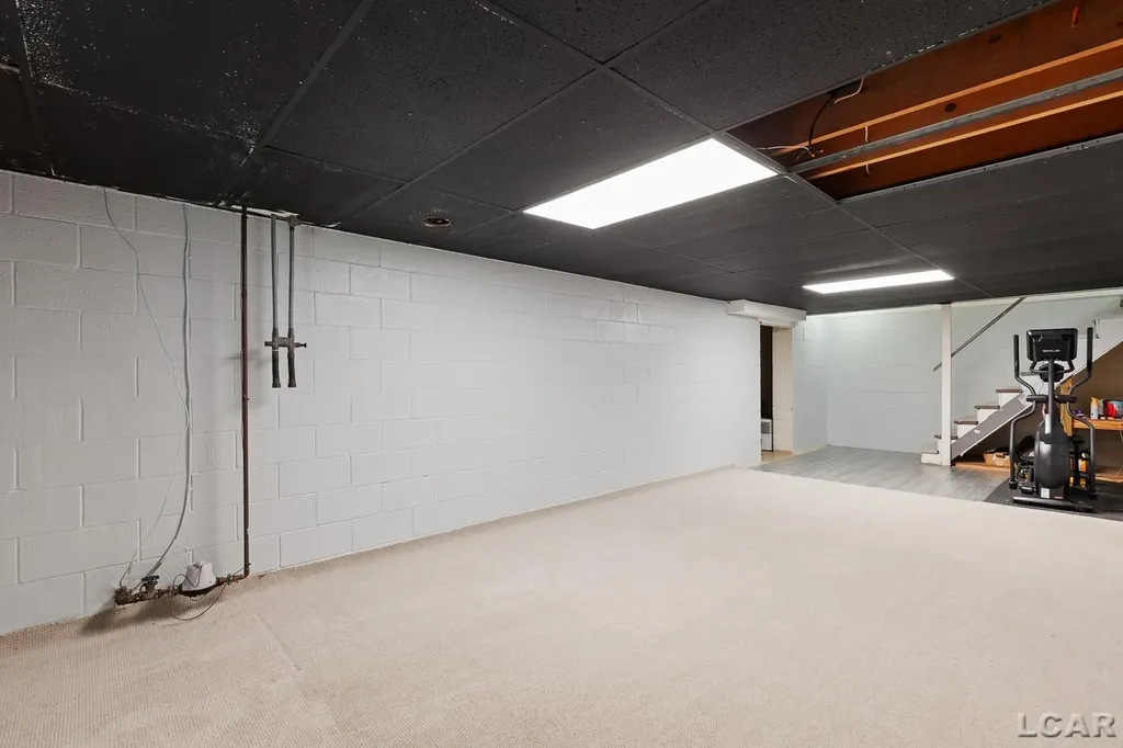 1113 Glendale Avenue Adrian City MI 49221