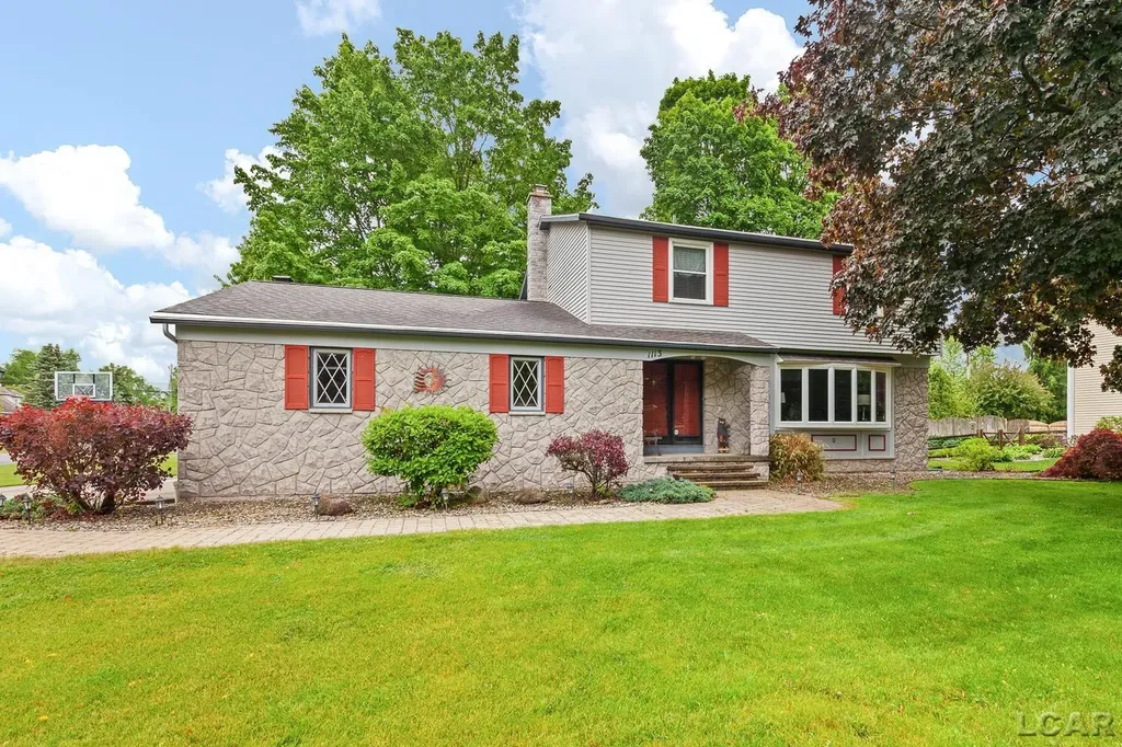 1113 Glendale Avenue Adrian City MI 49221