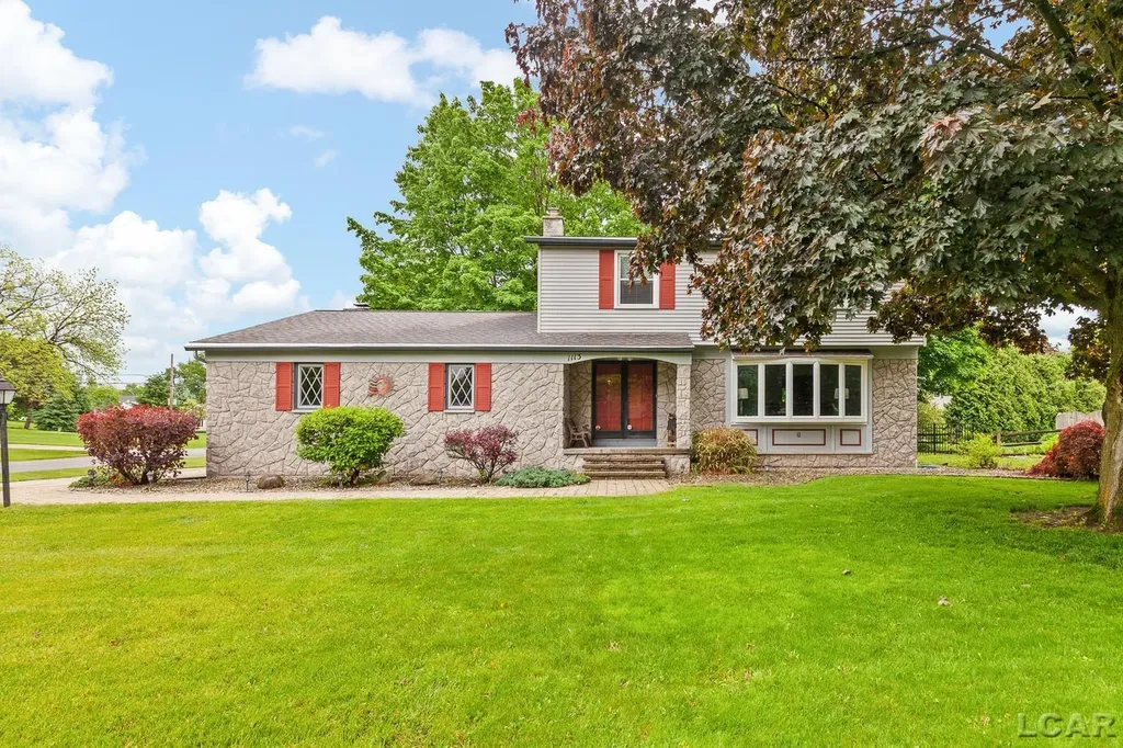 1113 Glendale Avenue Adrian City MI 49221