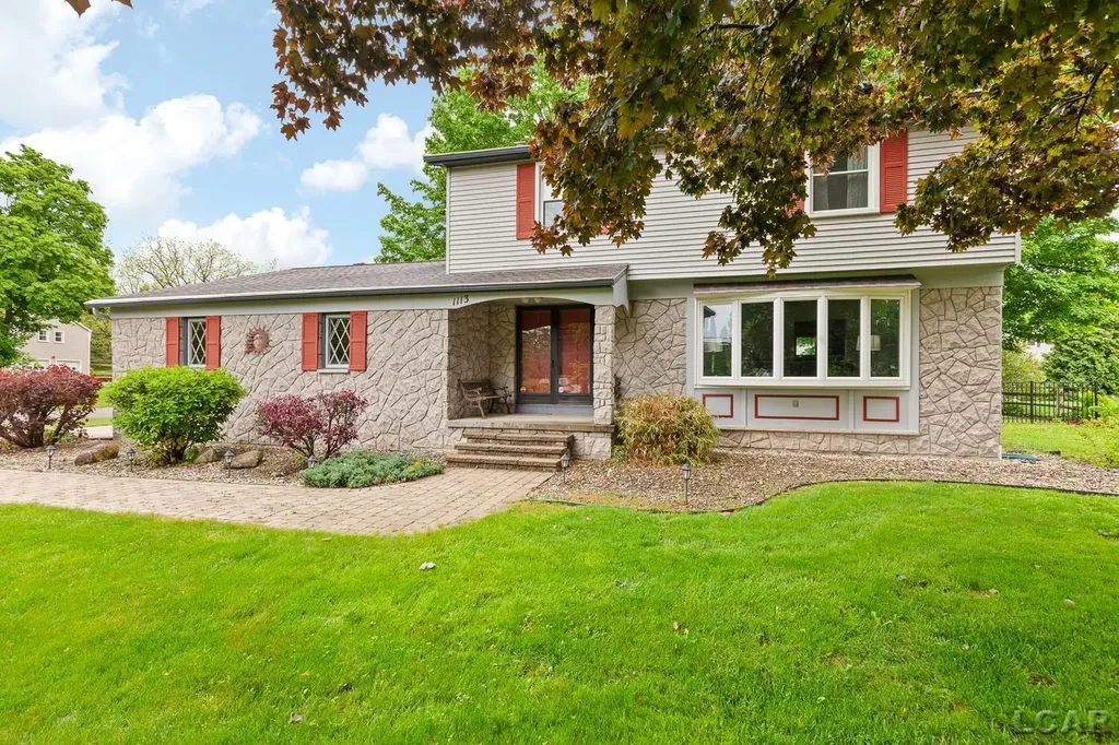 1113 Glendale Avenue Adrian City MI 49221