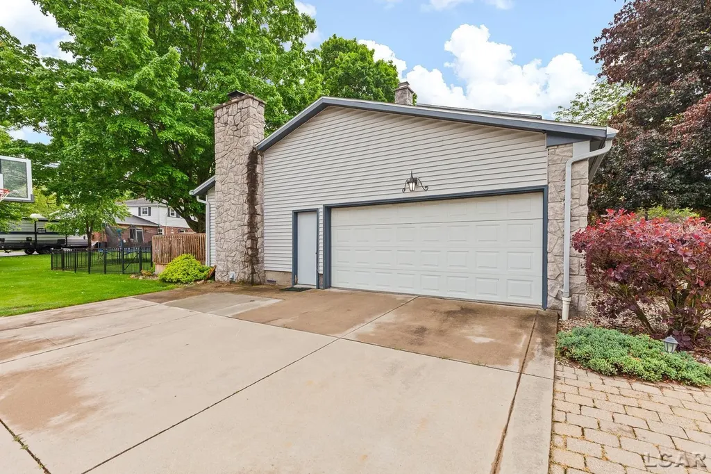 1113 Glendale Avenue Adrian City MI 49221