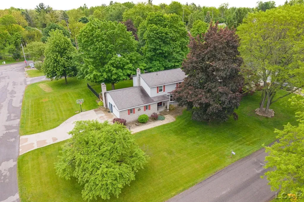 1113 Glendale Avenue Adrian City MI 49221