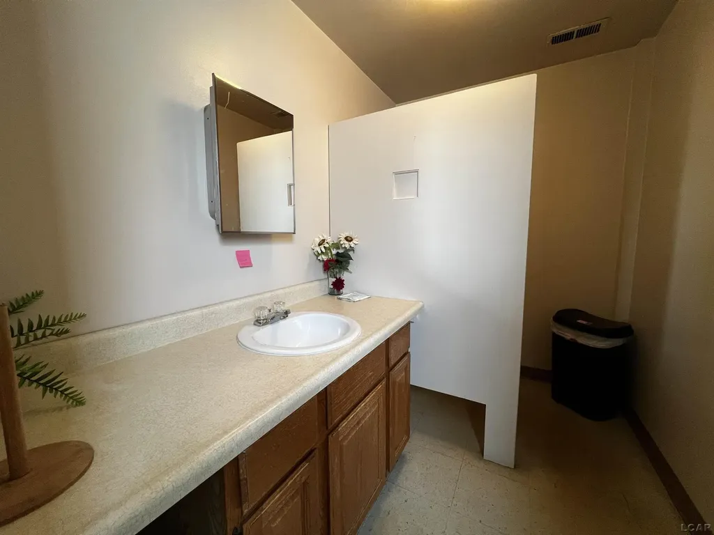 725 W Beecher Street Adrian City MI 49221