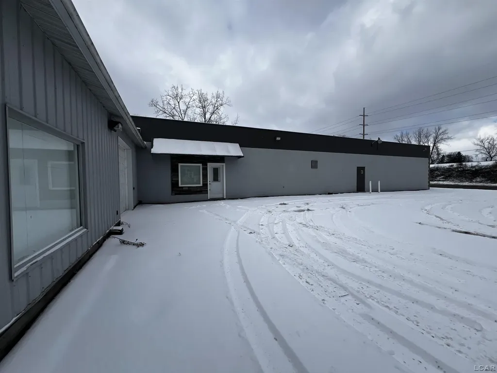 725 W Beecher Street Adrian City MI 49221