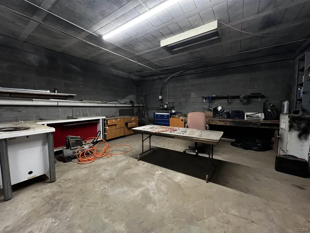 725 W Beecher Street Adrian City MI 49221