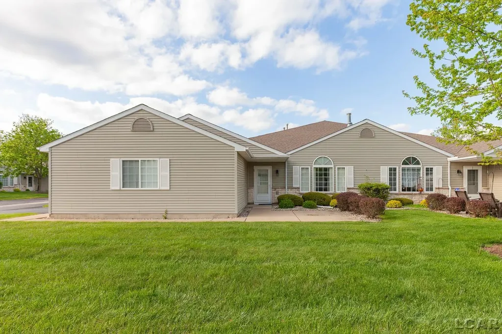 2303 Lakewood Drive Madison Charter Township MI 49221