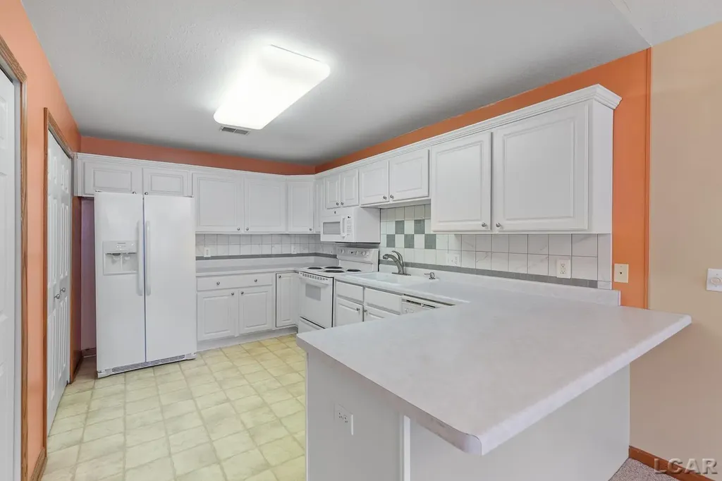 2303 Lakewood Drive Madison Charter Township MI 49221