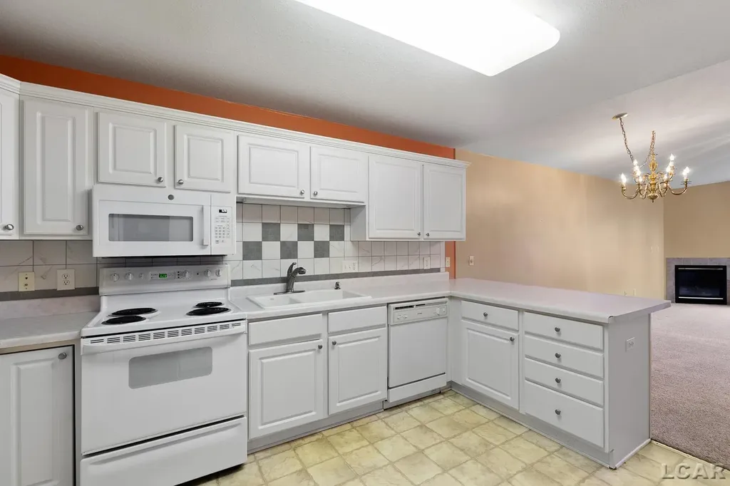 2303 Lakewood Drive Madison Charter Township MI 49221