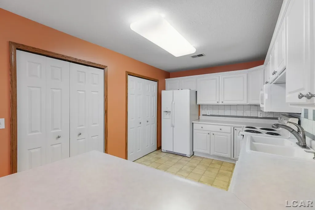 2303 Lakewood Drive Madison Charter Township MI 49221