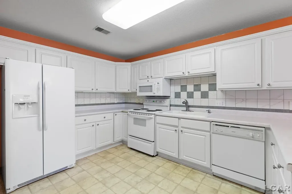 2303 Lakewood Drive Madison Charter Township MI 49221