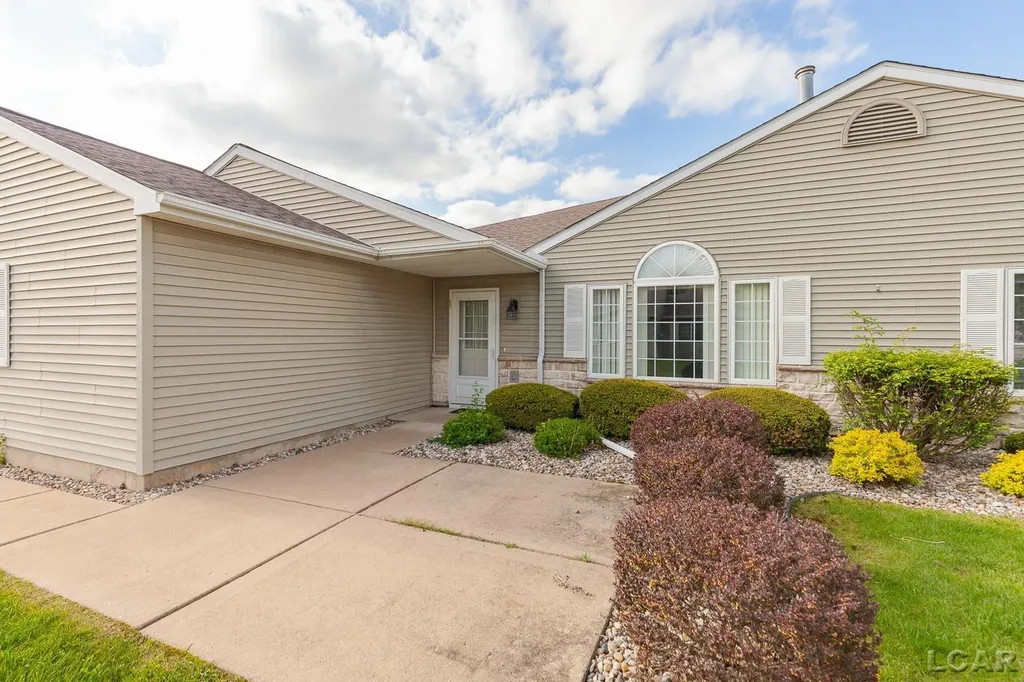 2303 Lakewood Drive Madison Charter Township MI 49221