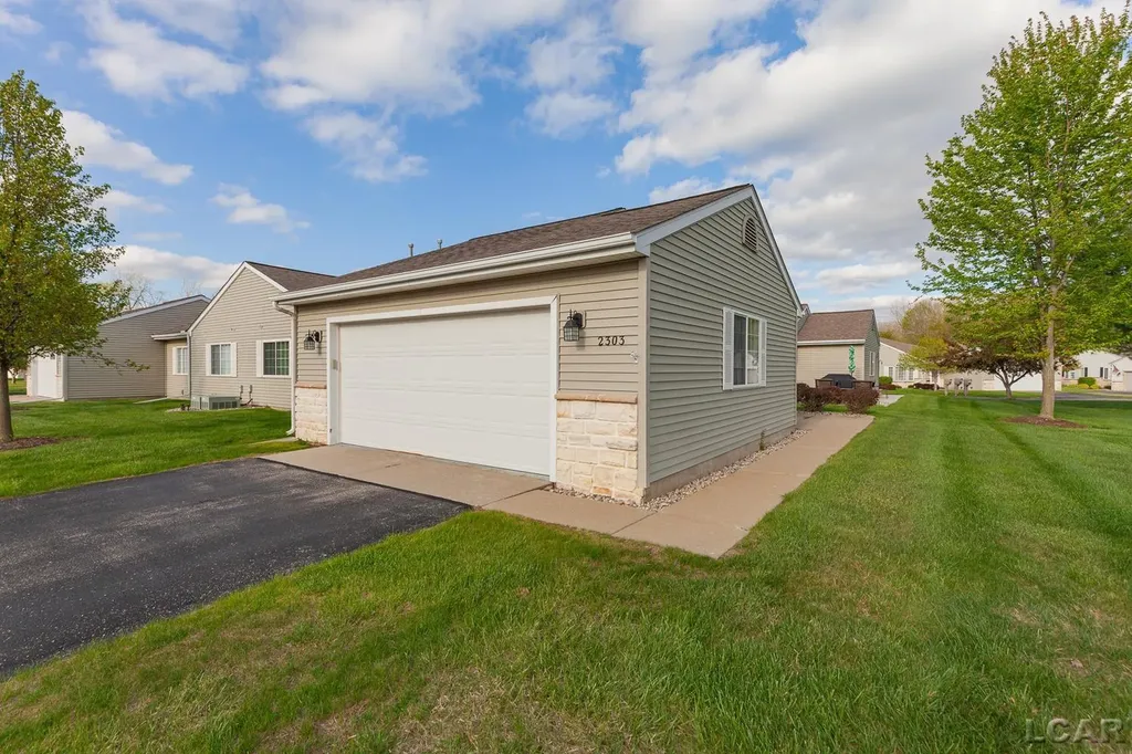 2303 Lakewood Drive Madison Charter Township MI 49221