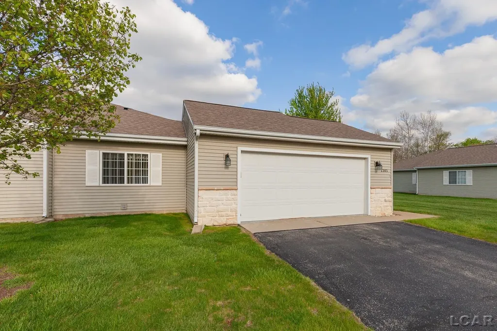 2303 Lakewood Drive Madison Charter Township MI 49221