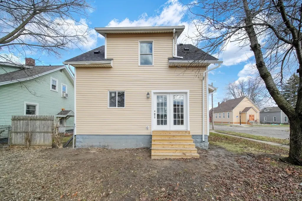 924 Frank Street Adrian City MI 49221