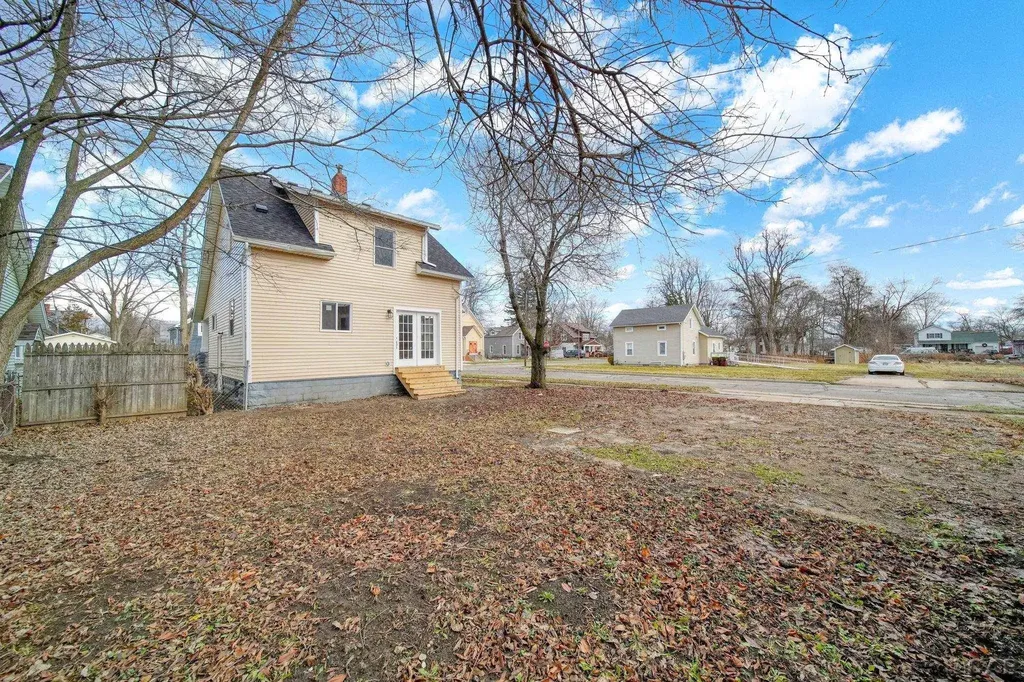 924 Frank Street Adrian City MI 49221