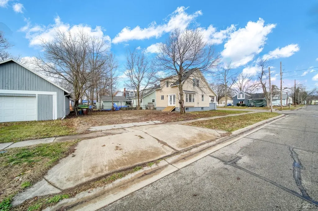 924 Frank Street Adrian City MI 49221