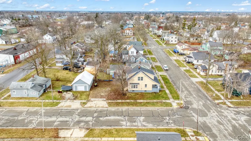 924 Frank Street Adrian City MI 49221