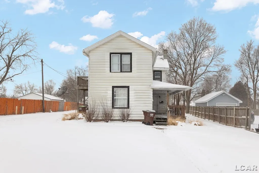 632 Division Street Adrian City MI 49221