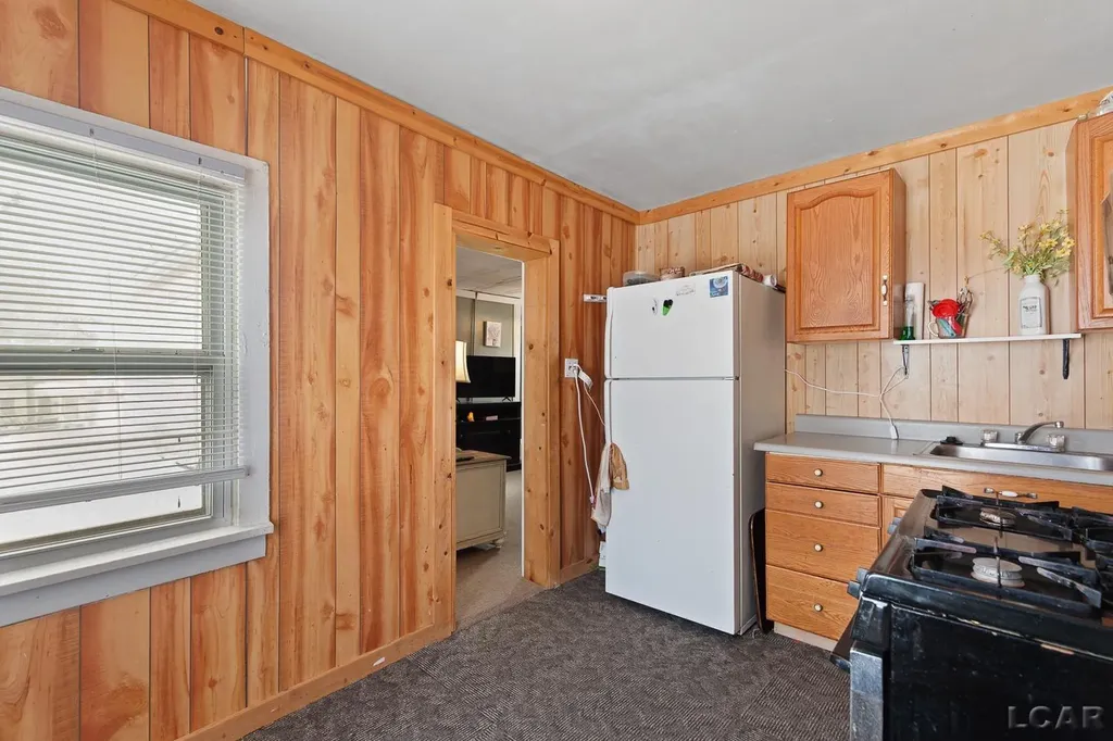 632 Division Street Adrian City MI 49221