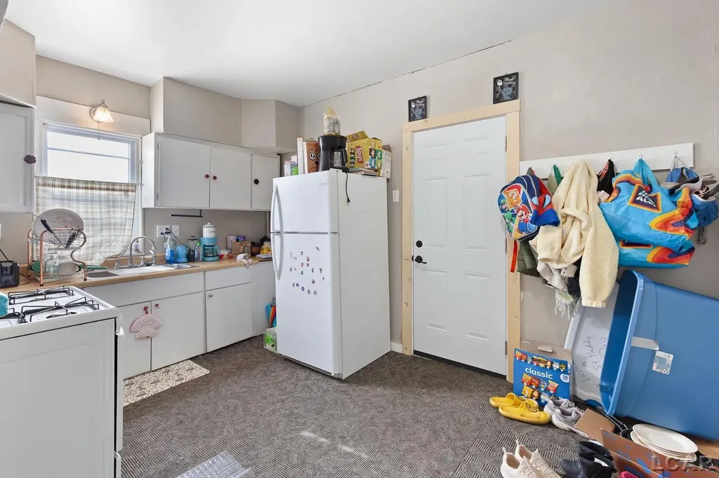 632 Division Street Adrian City MI 49221