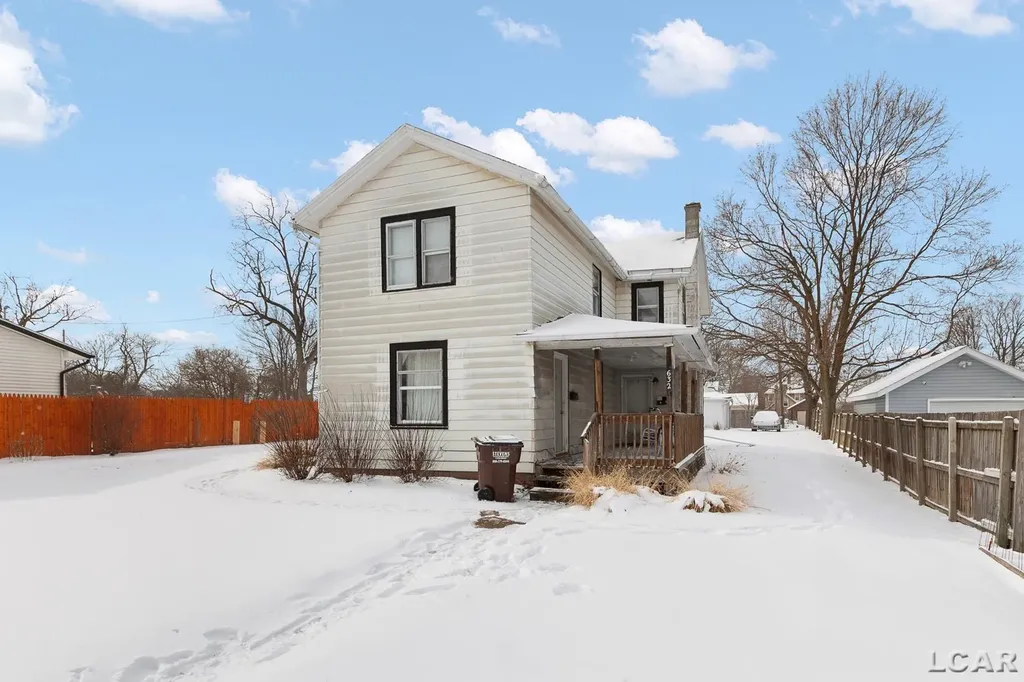 632 Division Street Adrian City MI 49221