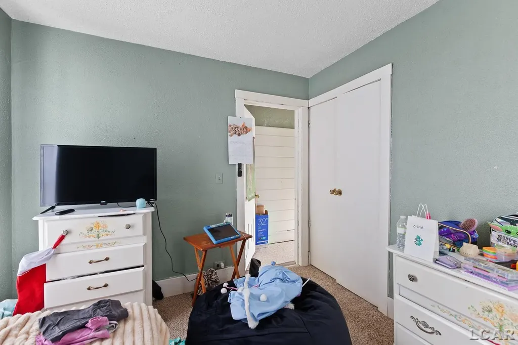 632 Division Street Adrian City MI 49221