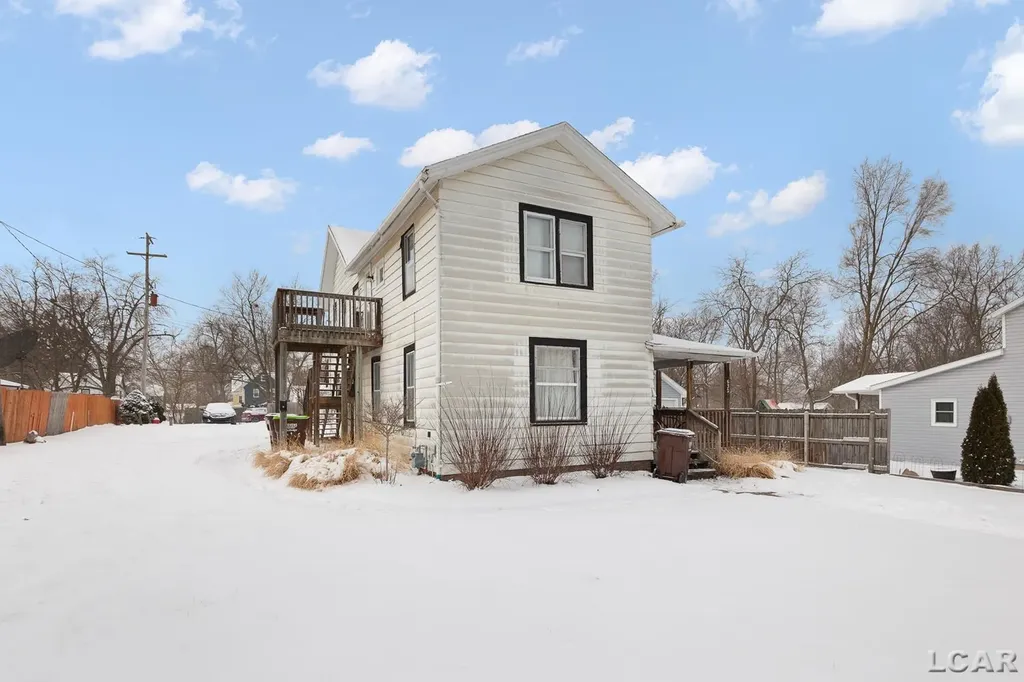 632 Division Street Adrian City MI 49221