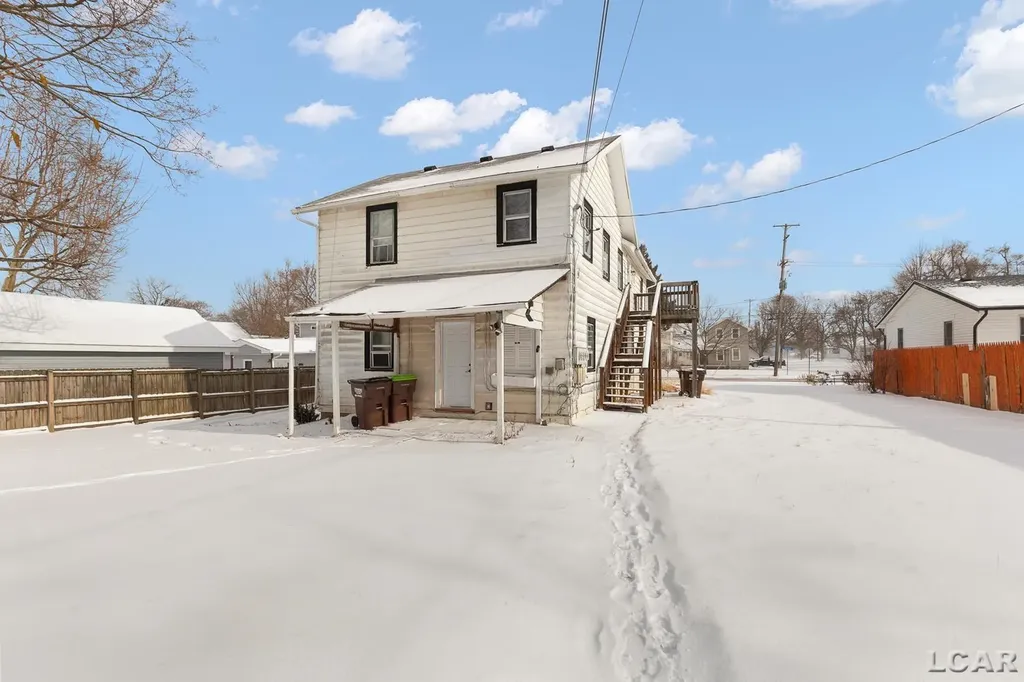 632 Division Street Adrian City MI 49221