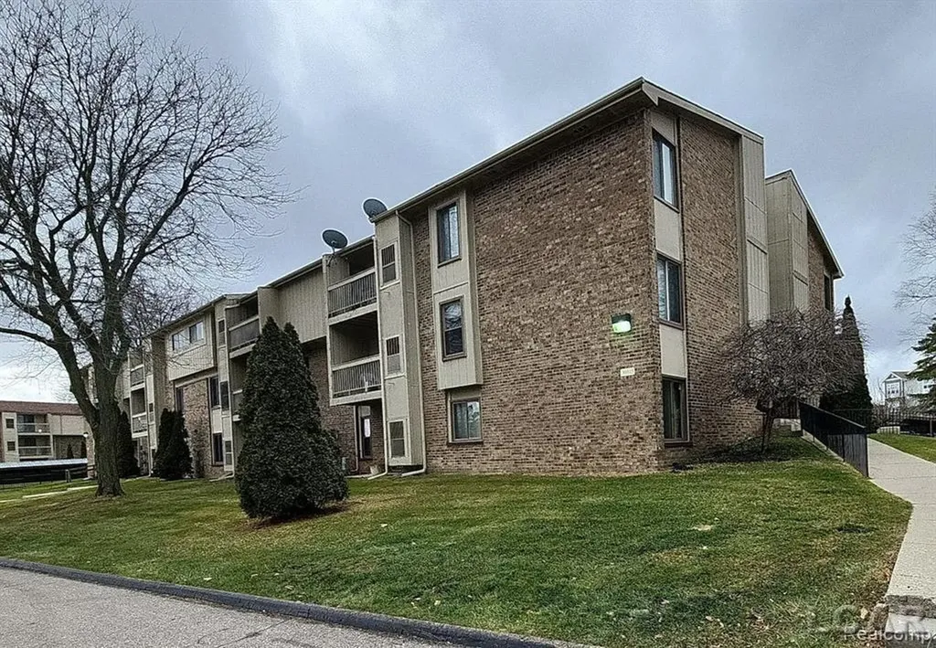 30515 W 14 Mile Road Farmington Hills City MI 48334