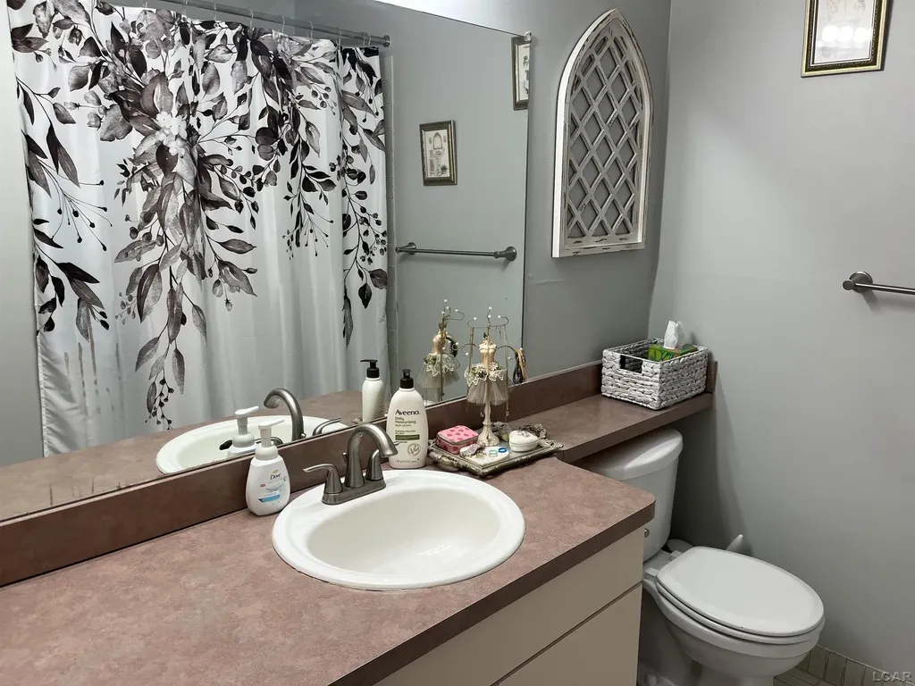 30515 W 14 Mile Road Farmington Hills City MI 48334