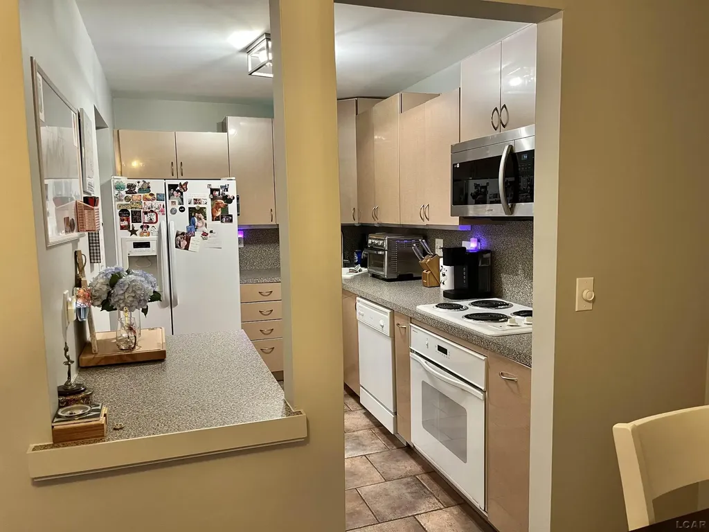 30515 W 14 Mile Road Farmington Hills City MI 48334