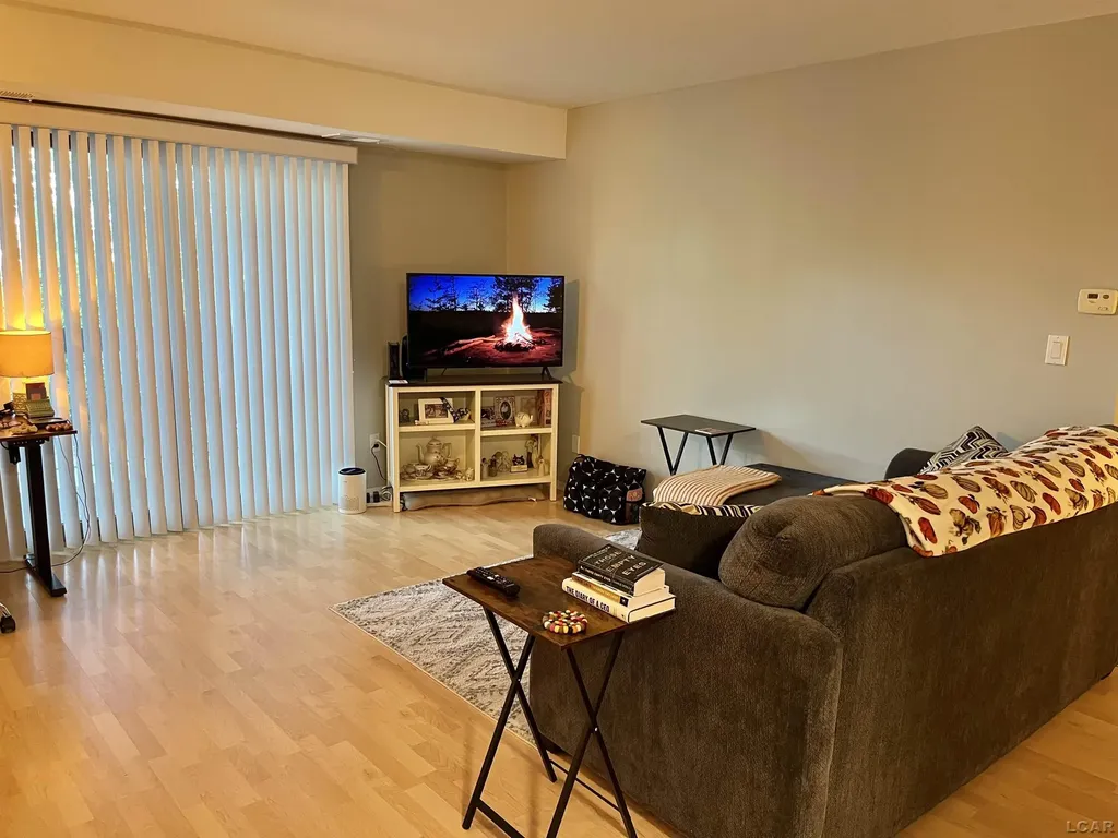 30515 W 14 Mile Road Farmington Hills City MI 48334